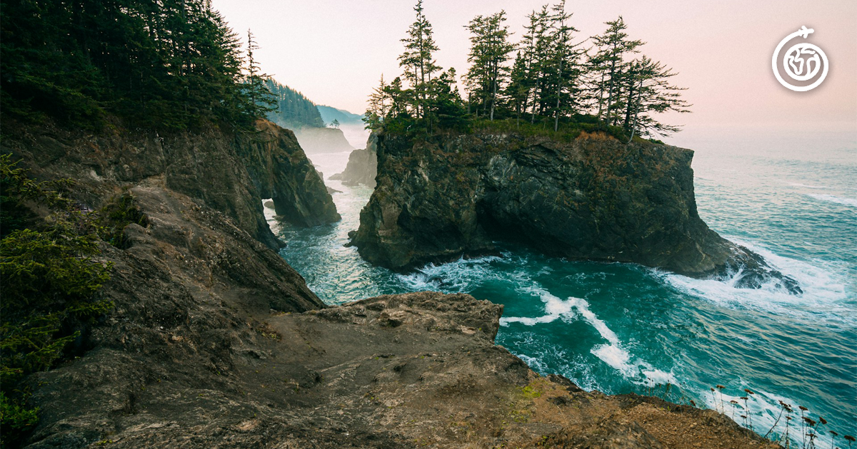 Oregon rocky shoreline